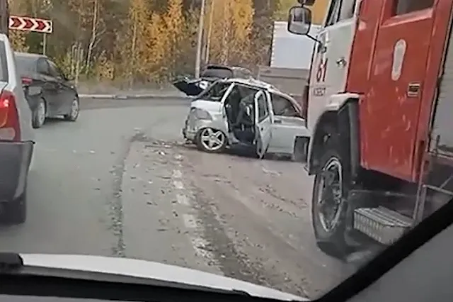 В Свердловской области грузовик без тормозов врезался в легковушку