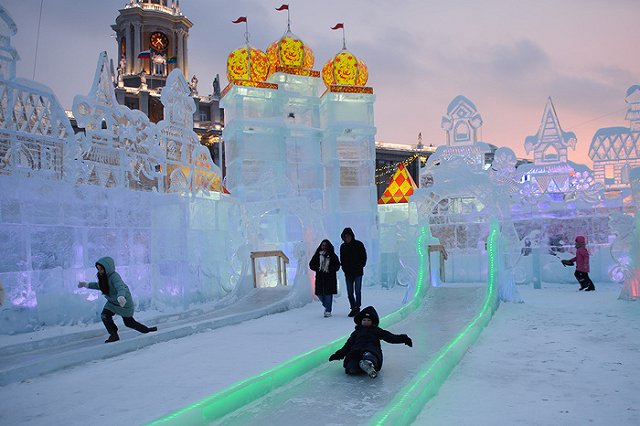 Работу Ледового городка на площади 1905 года в Екатеринбурге продлили