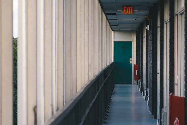 Стала известна личность студента УрФУ, найденного мертвым в общежитие