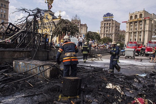 Центр Киева очистили от баррикад