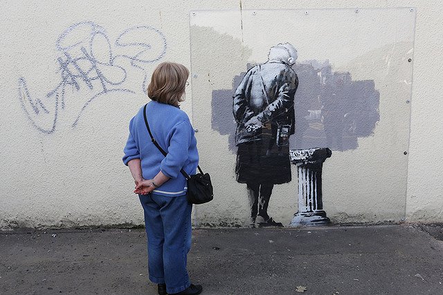 В Великобритании к одной из работ Бэнкси пририсовали фаллос