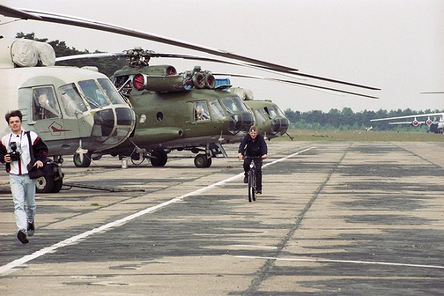 Ми-8 сбили боевики, погиб российский десантник
