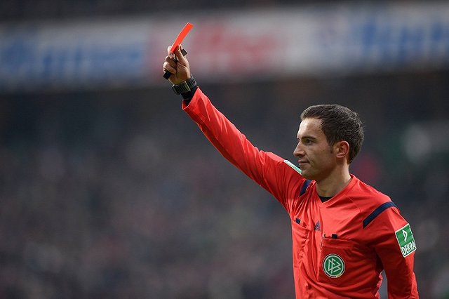 В футбольные правила внесены три исторических изменения