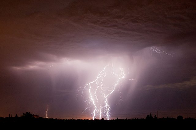 От молнии на немецком рок-концерте пострадал 71 человек