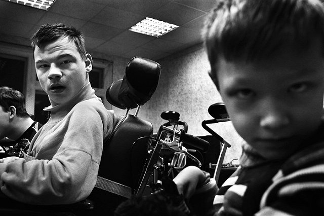 Напавший на молодого человека с ДЦП в торговом центре оштрафован на 15 тыс.