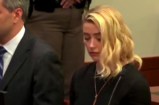 Екатеринбургский бар устроил акцию в честь победы Джонни Деппа над Эмбер Хёрд