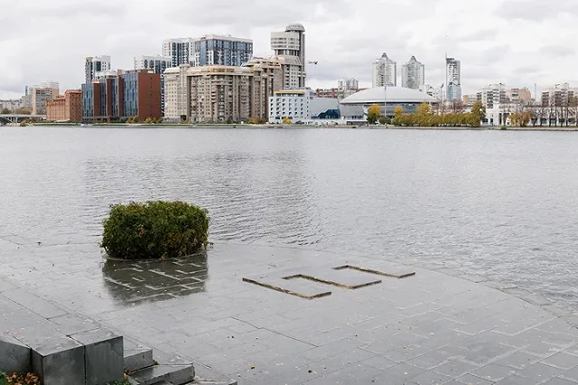 В Екатеринбурге появилась огромная буква Е. Рассказываем, где и зачем