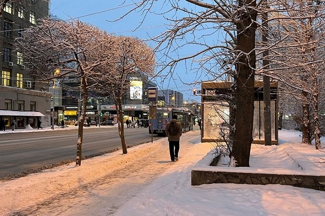 Орлов оправдал снос ларьков на остановке кратким ожиданием транспорта
