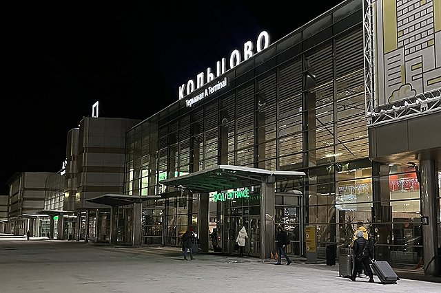 Екатеринбуржцы почти 12 часов провели в Кольцово в ожидании своего рейса