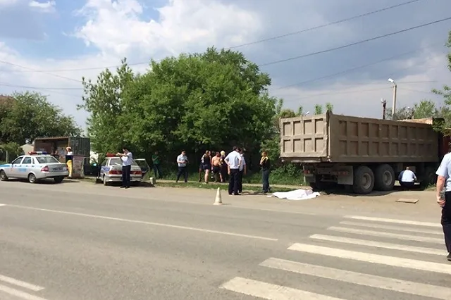 Сбитая в Арамиле девочка не услышала приближающийся грузовик из-за наушников