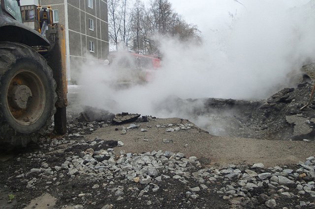 В Екатеринбурге из-за ремонтов замерзают 9 многоквартирных домов