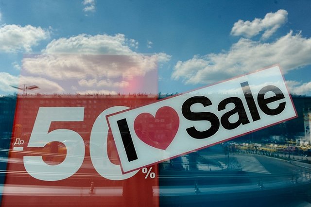 Названа самая популярная стратегия экономии в России