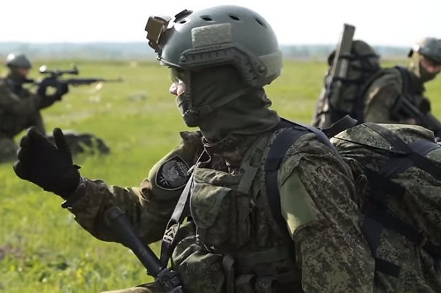 Мэрия Екатеринбурга разместила призыв записаться на службу по контракту. Причём здесь VR-очки?