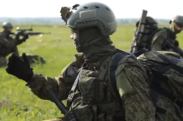 Мэрия Екатеринбурга разместила призыв записаться на службу по контракту. Причём здесь VR-очки?