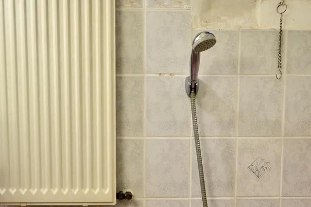 В Екатеринбурге двухлетний малыш спас жизнь трёхмесячной сестре, запертый в квартире с трупами