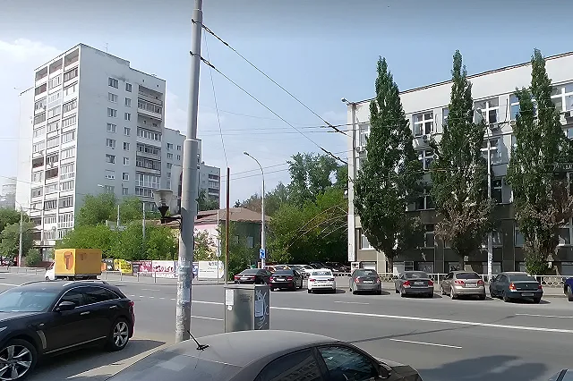 В центре Екатеринбурга снесли старую поликлинику ради стротельства высотки