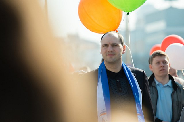 «В стиле Багарякова». В Екатеринбурге раздают газету с Носовым на обложке