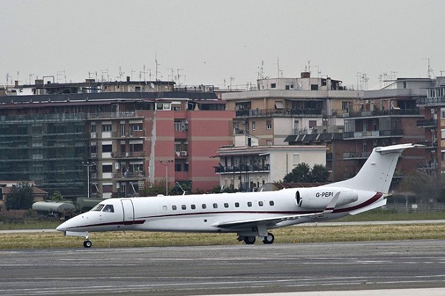 В британском аэропорту Blackbushe разбился легкомоторный самолет