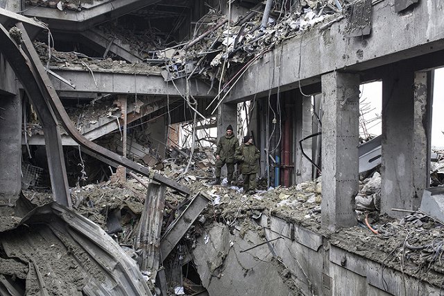 Власти ДНР: силовики выпустили более 40 мин по донецкому аэропорту