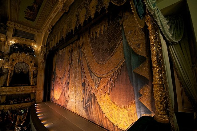 Скончался актер свердловской музкомедии Виктор Сытник