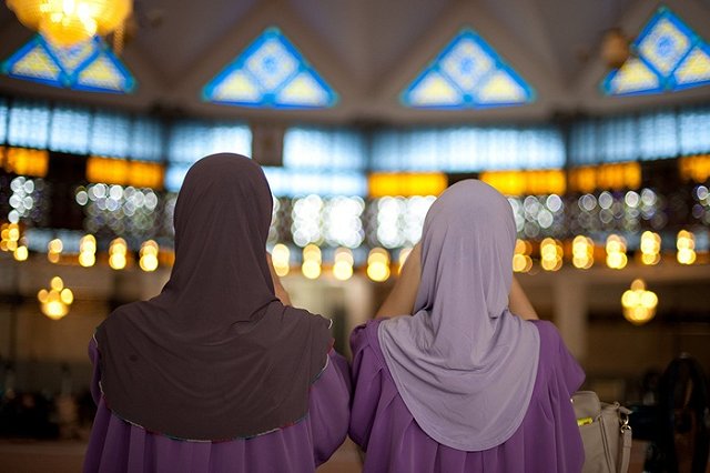 Во Франции владелец мишленовского ресторана выгнал двух мусульманок