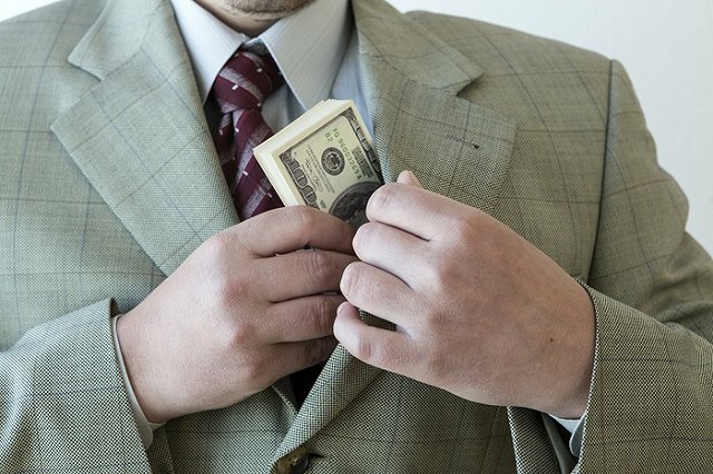 Подробности истории со взяткой: сына судьи взяли с 14 млн на пороге арбитража