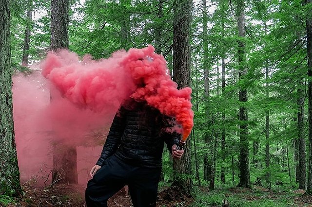 Прохожие нашли на тротуаре в Екатеринбурге гранату