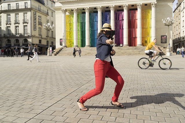 На упаковках смартфонов могут появиться надписи о смертельной опасности селфи