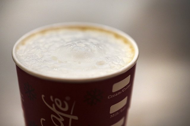 Москвич потребовал с McDonald\'s 5 млн рублей за стихи его бабушки в рекламе