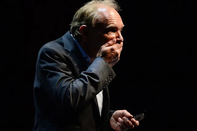 Изобретатель Интернета назвал три вещи, угрожающие будущему сети