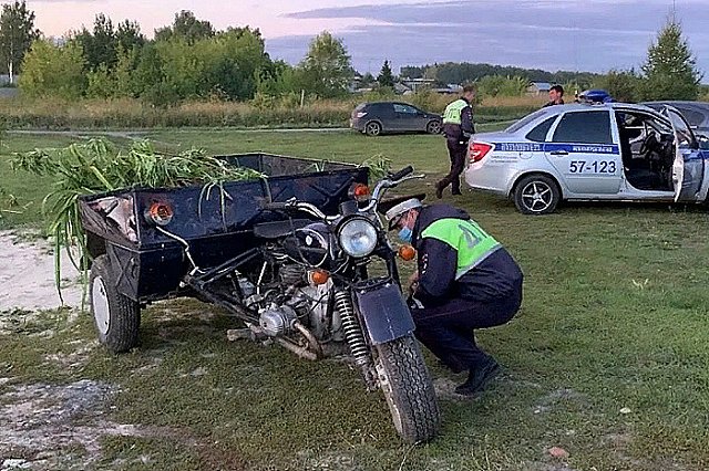 Ребенок в коме: на Урале дедушка с 5-летним внуком попали в аварию на мотоцикле