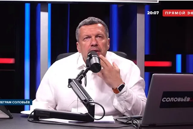 Лечившего Навального врача обвинили в антисемитизме после отказа участвовать в программе Соловьева