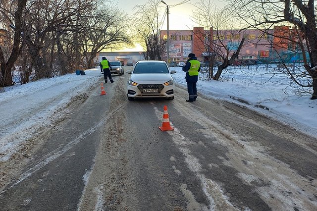 Автомобиль сбил 7-летнюю девочку в Екатеринбурге