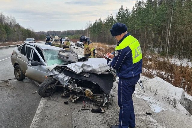 Водитель иномарки погиб в лобовом столкновении с «Приорой» под Краснотурьинском