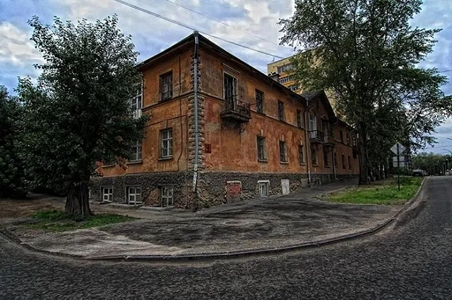 У Паслера нет плана по расселению аварийного жилья в регионе