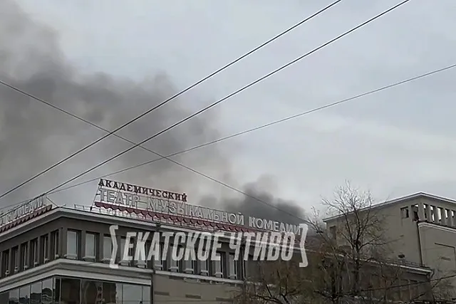 В районе Дома печати вспыхнул пожар