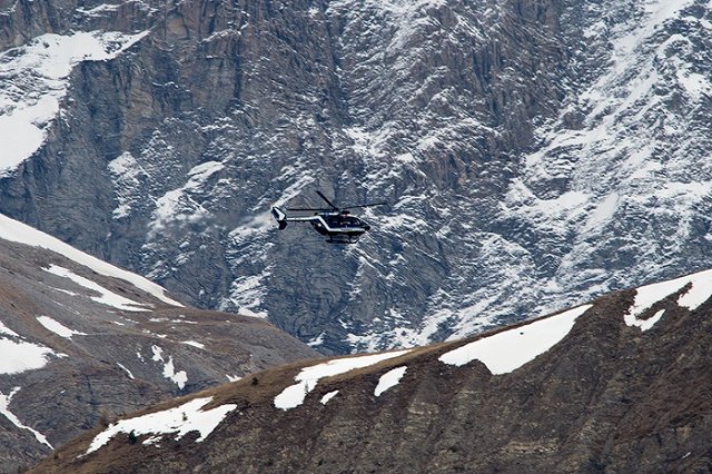 Россиянин разбился в Альпах во время прыжка с костюмом-крылом