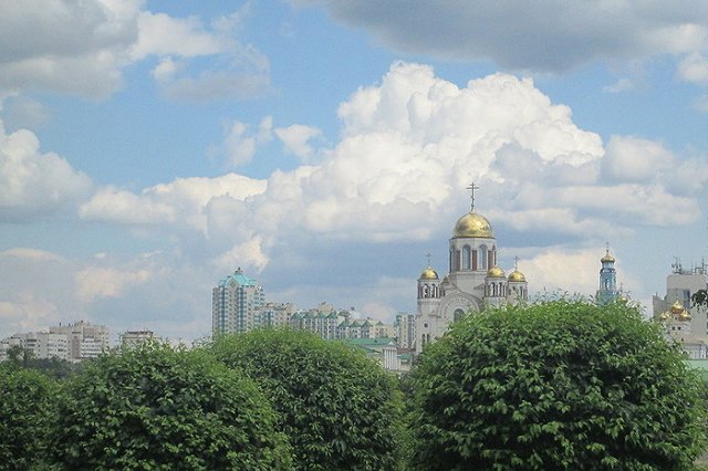 На Южном Урале нашли подростков, станцевавших у алтаря и подкуривших от свечи