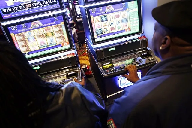 В Британии снизят максимальную ставку для автоматов со £100 до 2