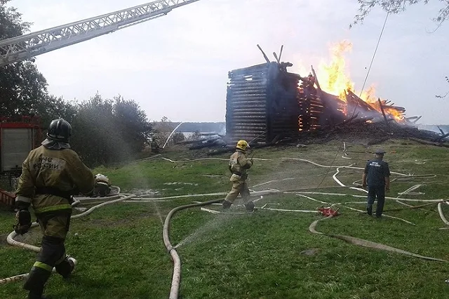 Омбудсмен Кузнецова услышала «крик детей о помощи» в поджоге кондопожской церкви