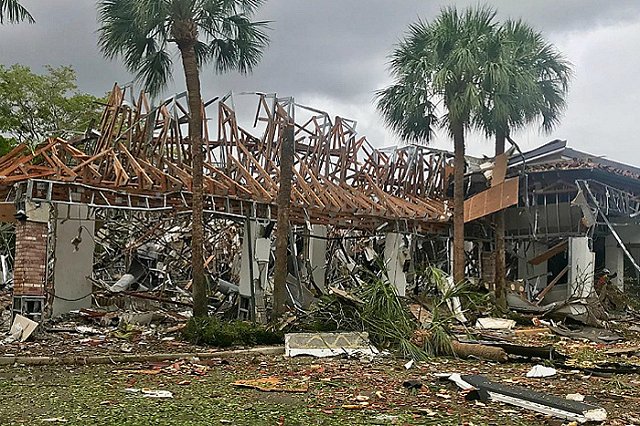 23 человека пострадали в результате взрыва в торговом центре во Флориде