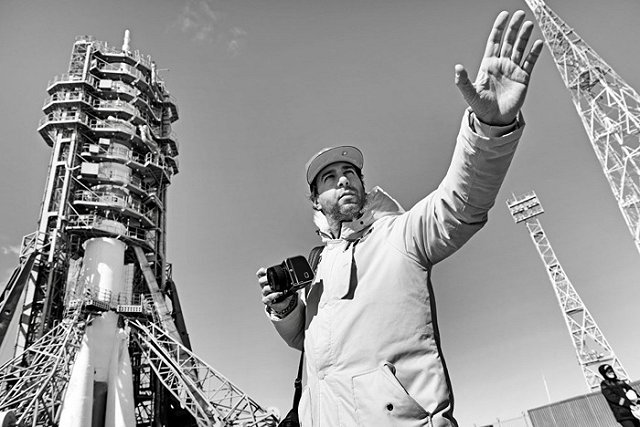 Телеведущий Иван Ургант вместе с семьёй покинул Россию