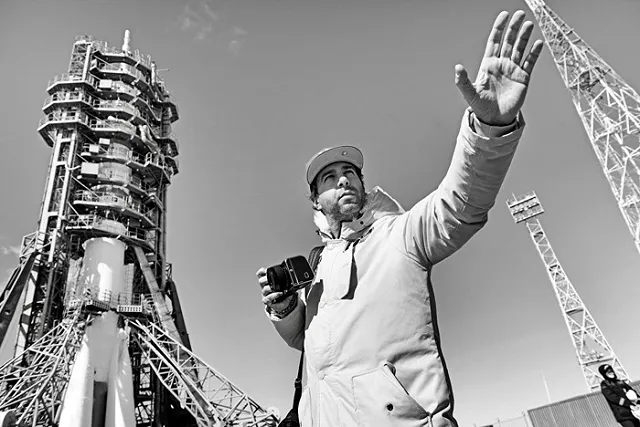 Телеведущий Иван Ургант вместе с семьёй покинул Россию