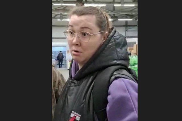 В магазине под Екатеринбургом женщина избила продавца