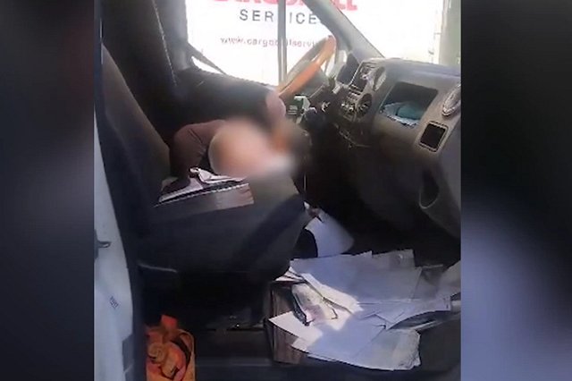 На ЕКАД водитель «Газели» умер за рулем