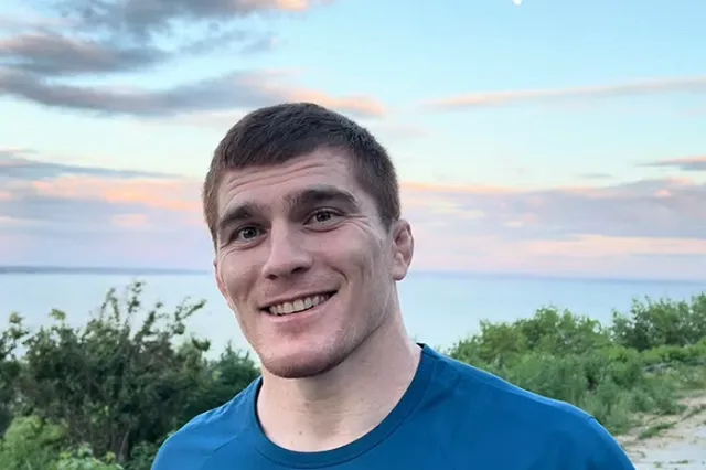 Российского борца не пустили на ЧЕ за плакат «За мир без нацизма»