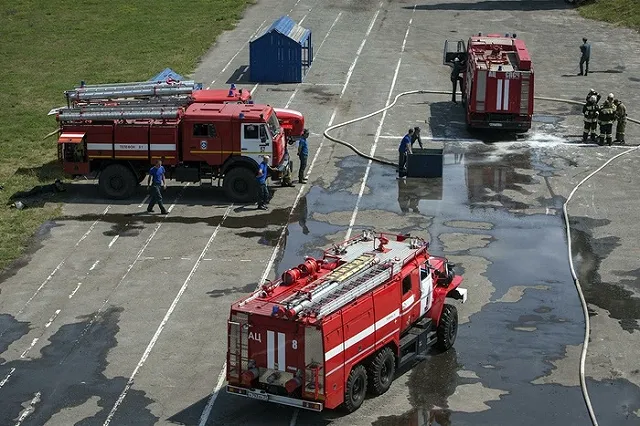 В Челябинске во время пожара в таунхаусе выгорело 16 квартир