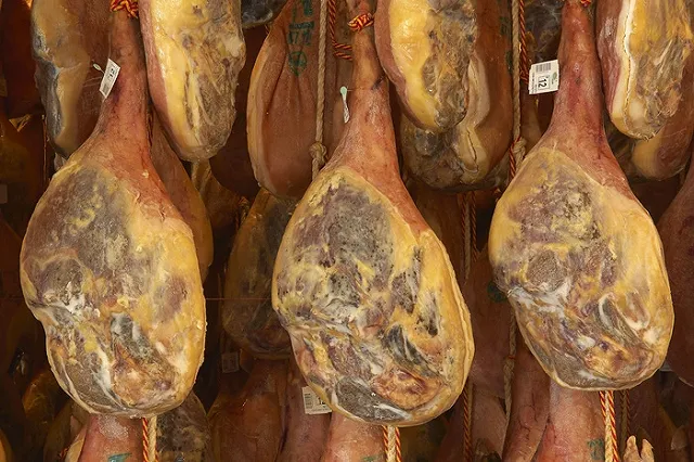 В Госдуме расследуют кражу окорока