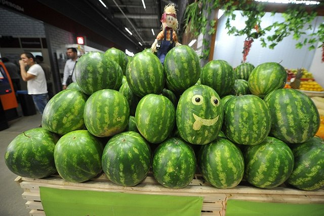 В Екатеринбурге неизвестные хулиганы разгромили арбузную лавку