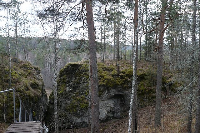 В парке «Оленьи ручьи» туристка сорвалась со скалы